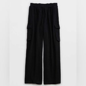 Aerie “pool to party” cargo pants, black/small